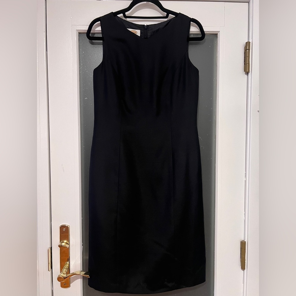 TALBOT Elegant Black Sleeveless Sheath Dress